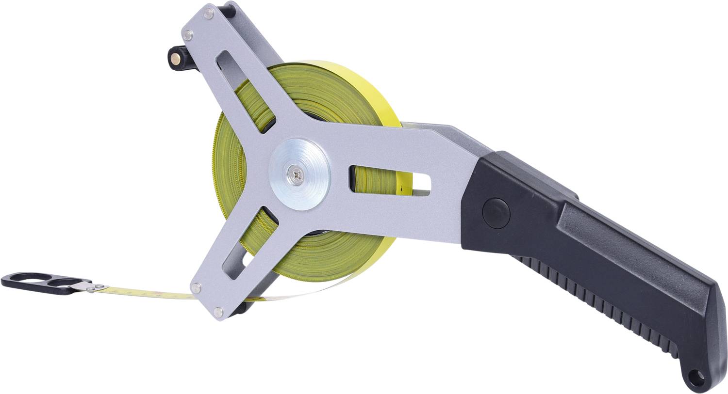 Stahlmaßband mit gelbem Band, ausgefahren, auf weißem Hintergrund. Es hat einen schwarzen Griff und eine metallene Spule.