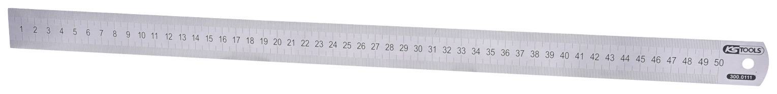 Ein silbernes Metalllineal mit Markierungen für Zentimeter und Millimeter, reicht bis 50 cm.