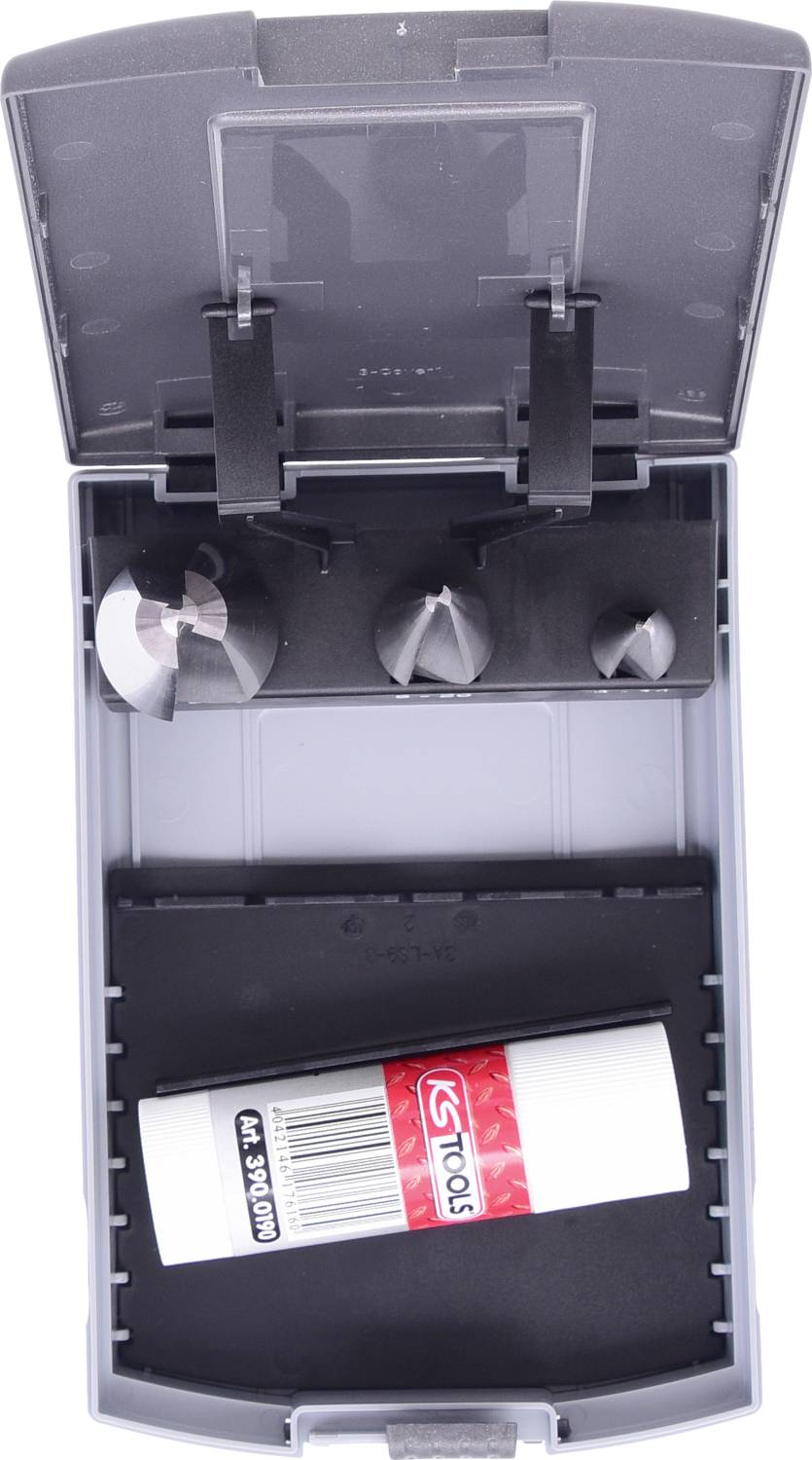 Drei Bohrer und ein Tube-Schmiermittel befinden sich in einer geöffneten Kunststoffbox.