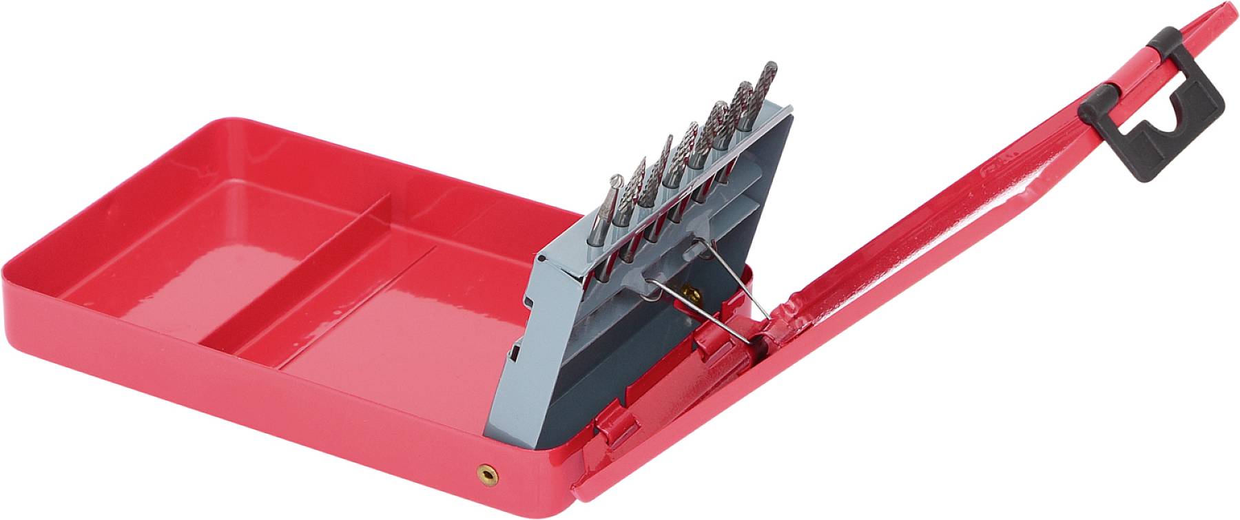 Roter Metallkasten geöffnet, zeigt Bohrer-Set auf einer Halterung.