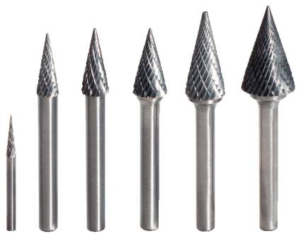 Sechs Frässtifte in Kegelform aus Metall, aufsteigend von klein nach groß, zum Schleifen und Fräsen von Materialien.