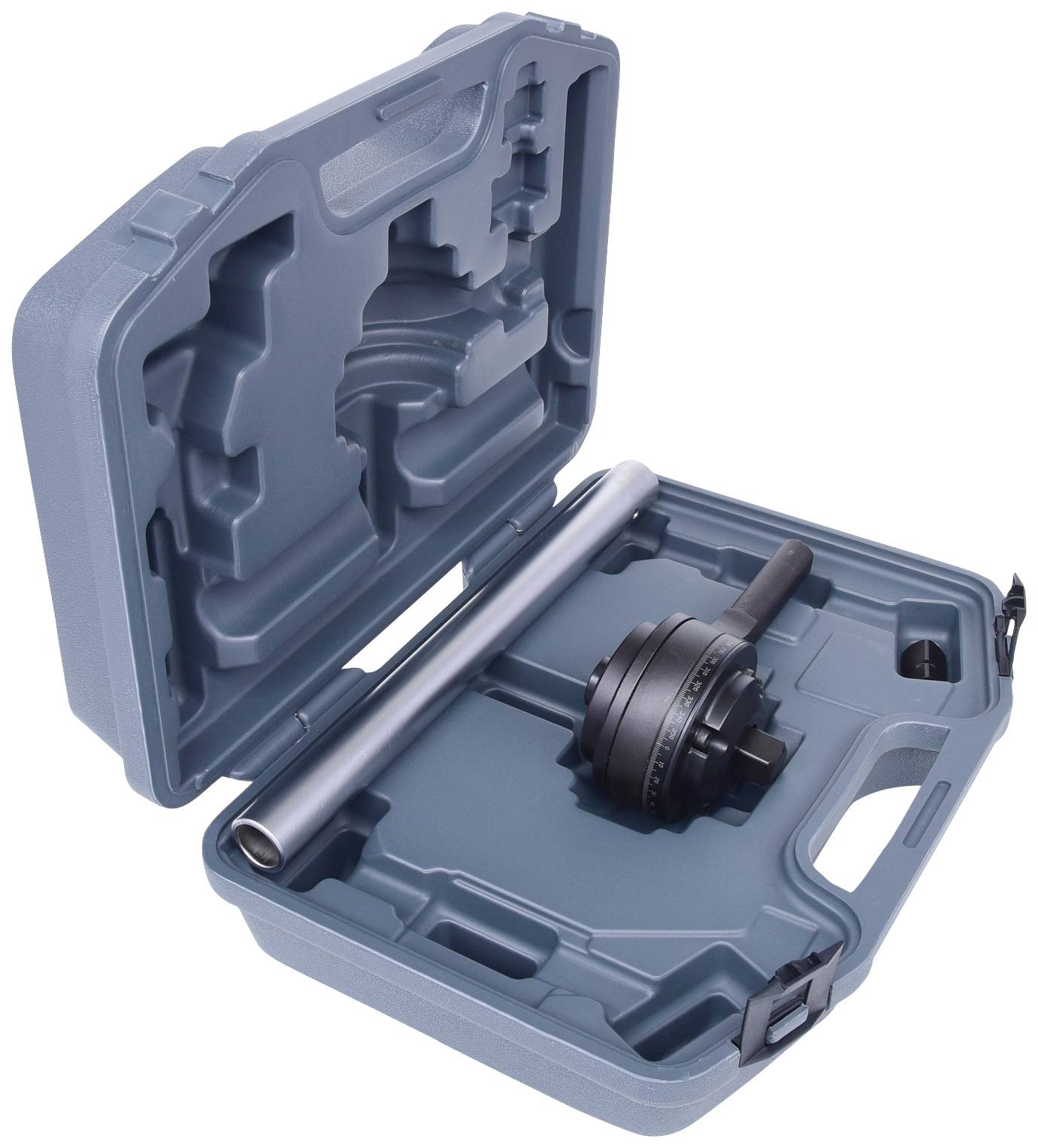 Ein offener grauer Werkzeugkoffer mit einem langem Stangenwerkzeug und einem rundem Objekt darin, das zur Reparatur verwendet werden könnte.