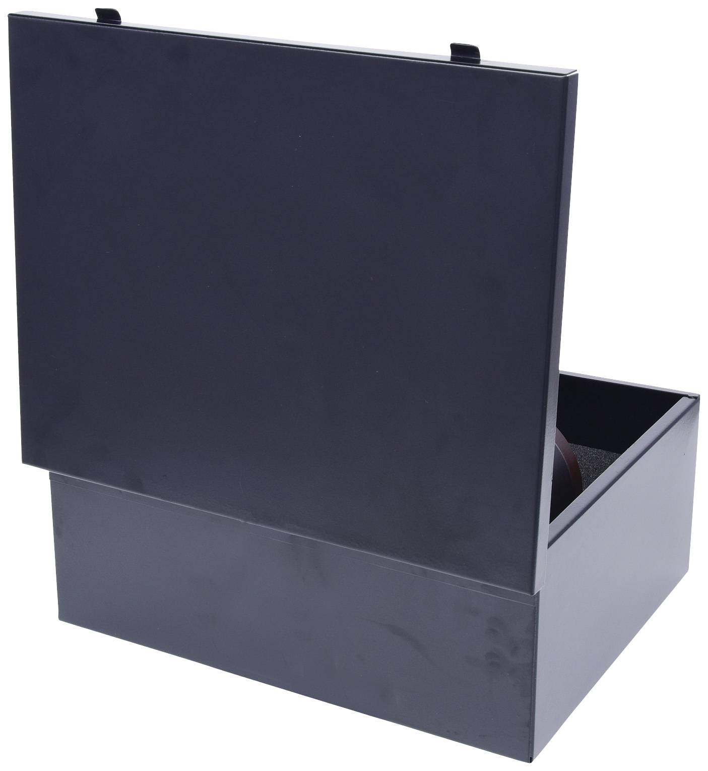 Eine schwarze, geöffnete Box, die möglicherweise zur Präsentation von Gegenständen verwendet wird.