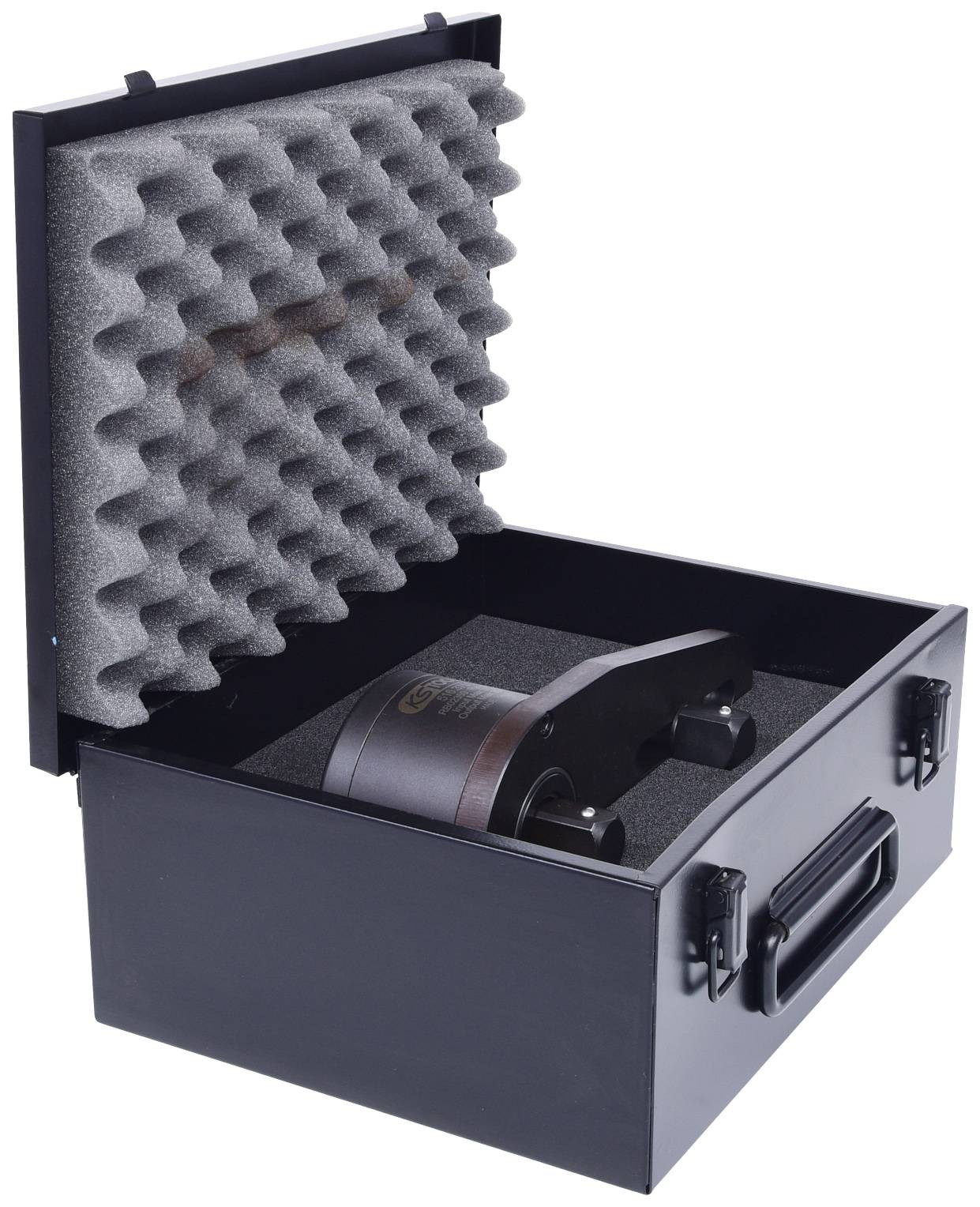 Ein offener schwarzer Koffer mit Schaumstoffeinlage zeigt ein mechanisches Gerät, möglicherweise ein Werkzeug oder Instrument.