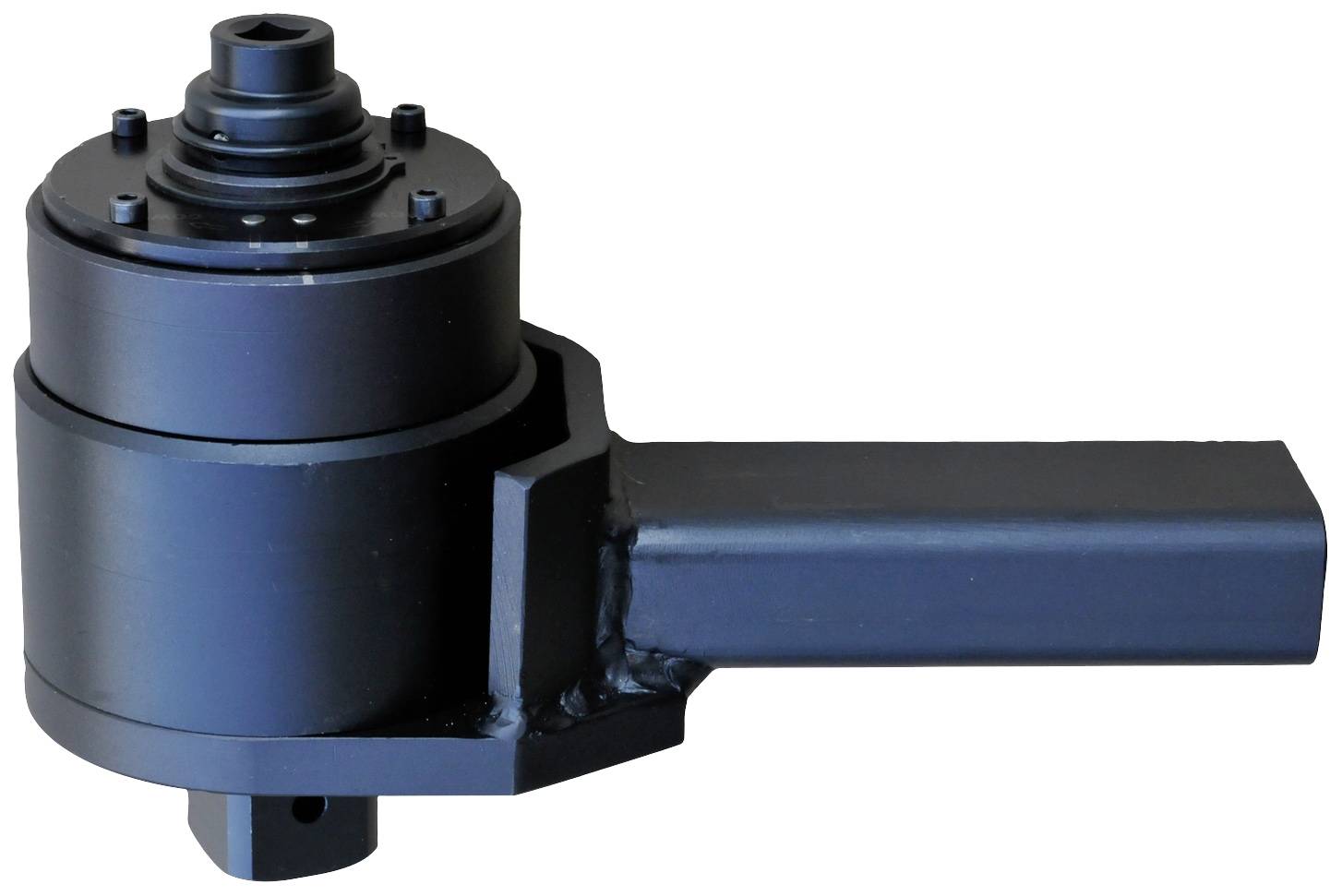 Metallisches mechanisches Werkzeug mit rundem oberen Teil und langem rechteckigem Griff. Verwendet für industrielle Anwendungen.