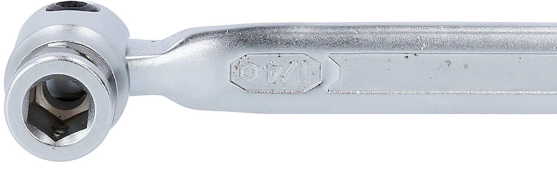 Ein verstellbarer Schraubenschlüssel aus Metall, hauptsächlich silbern. Geeignet zum Anziehen oder Lösen von Schrauben und Muttern.