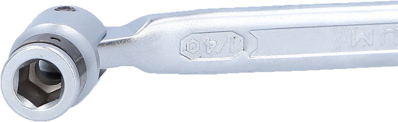 Ein silberner Ratschenschlüssel mit einem sechseckigen Schaft. Oberflächenstruktur und Material aus Metall ersichtlich.