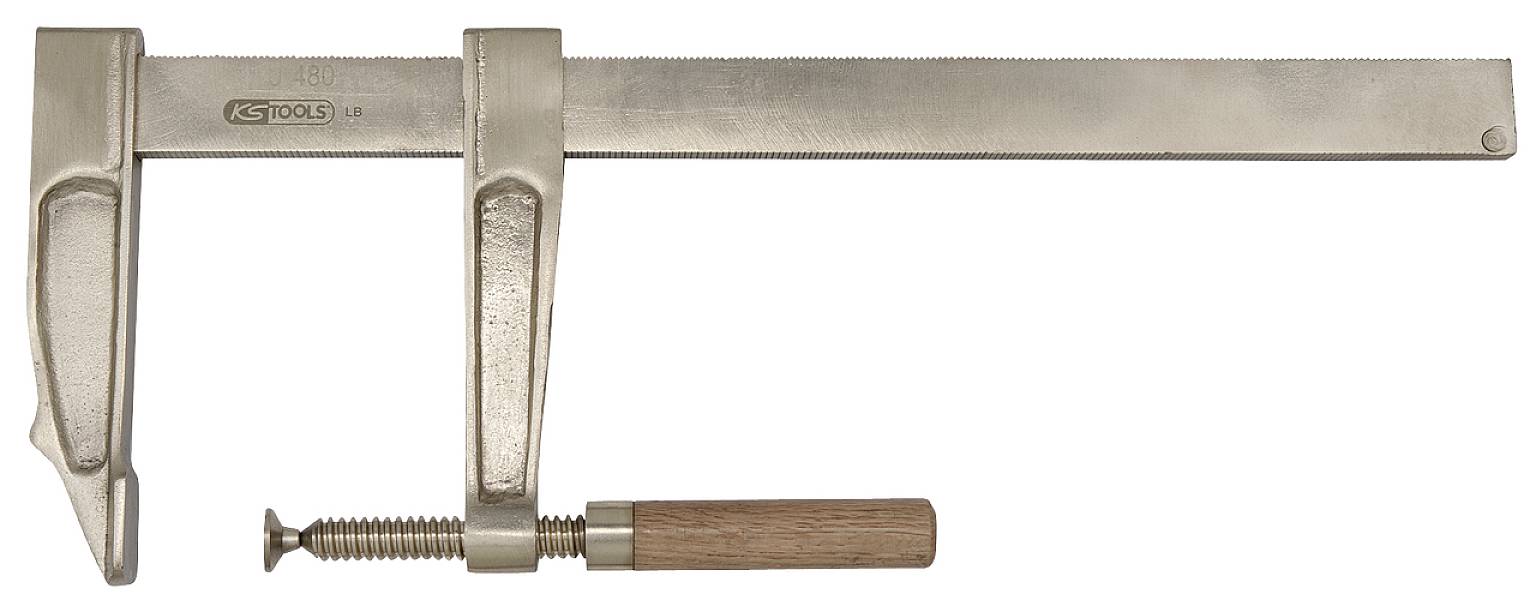 Metallische Schraubzwinge mit Holzgriff. Sie wird zum Sichern und Stabilisieren von Werkstücken beim Arbeiten verwendet.
