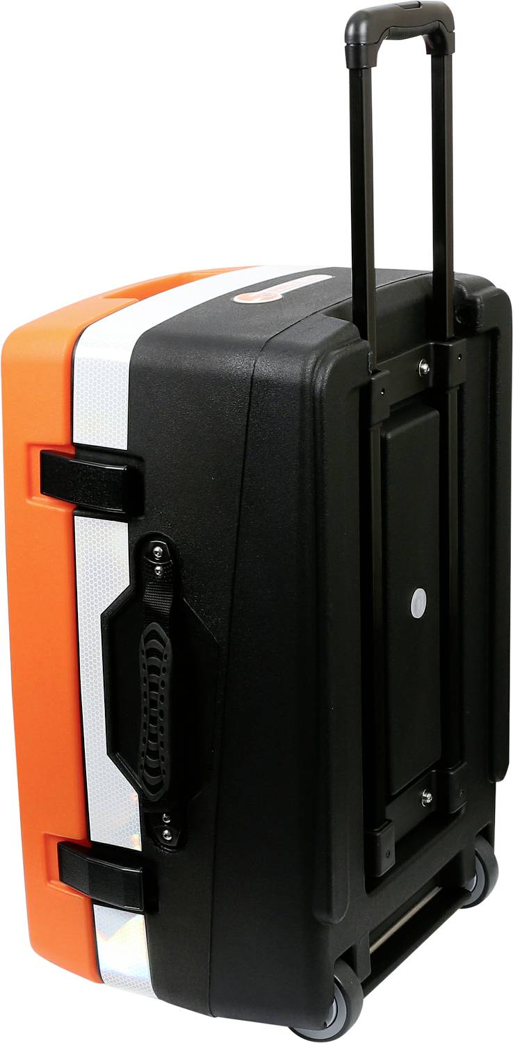 Schwarzer Trolley-Koffer mit orangenen und weißen Akzenten, zwei Rollen und ausziehbarem Griff auf der rechten Seite.