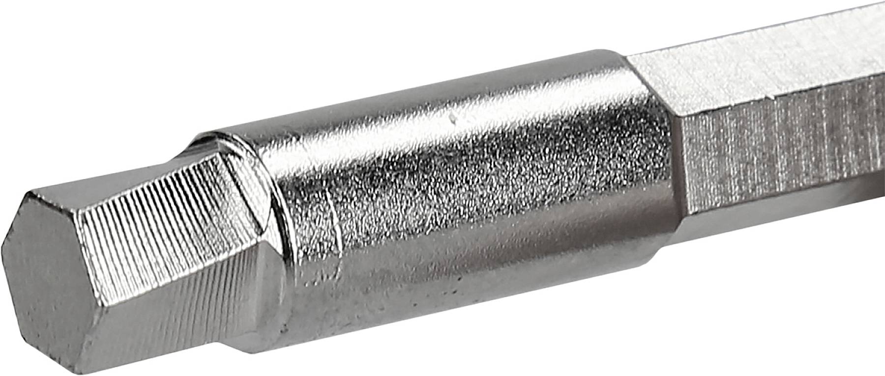 Ein sechskantiger Metallbohrer in Nahaufnahme, silbern glänzend, zeigt die Spitze und den geriffelten Schaft.