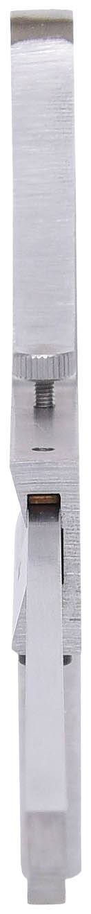 Eine silberne Nagelknipser aus Metall, vertikal ausgerichtet, mit leicht eingeklapptem Hebel.