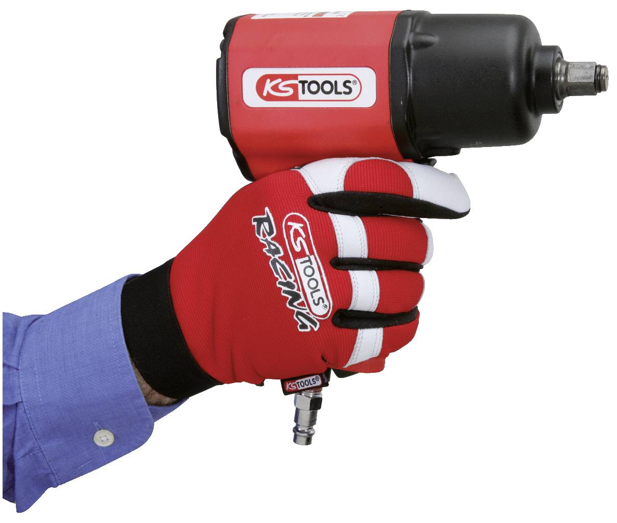 Eine Hand hält einen roten und schwarzen Druckluftschrauber von KS Tools. Die Hand trägt einen roten Handschuh mit dem Logo 'KS TOOLS Racing'.