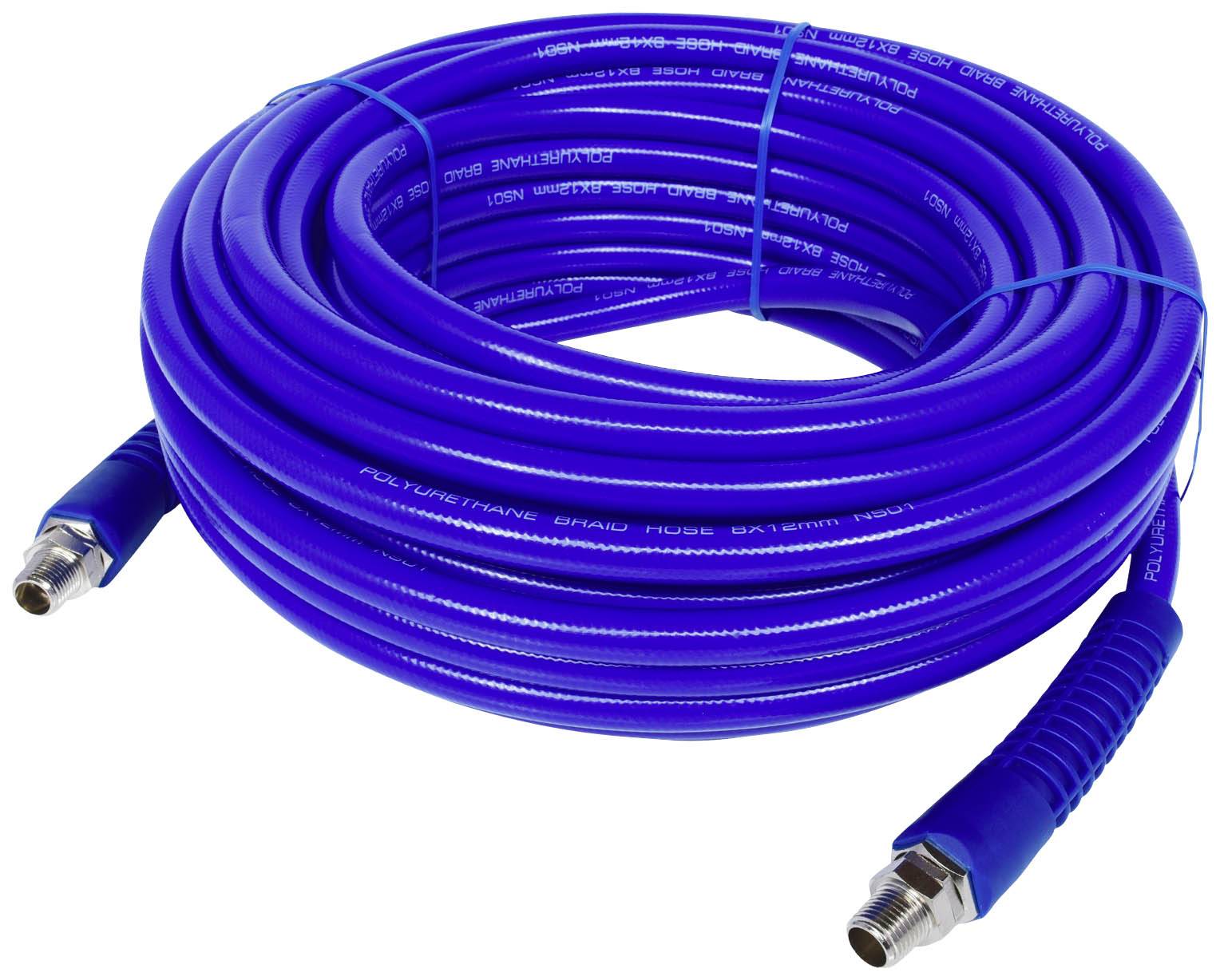 Langer blauer Gummischlauch mit Metallanschlüssen, sorgfältig aufgerollt und mit Kabelbindern fixiert, bereit zur Verwendung.