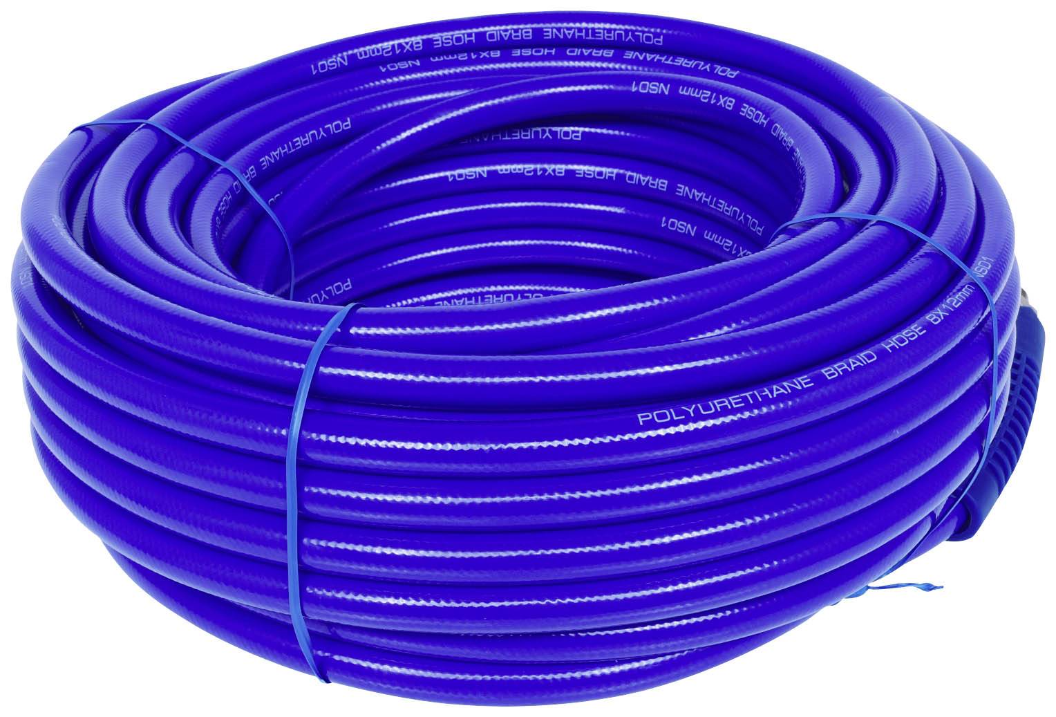 Eine aufgerollte blaue Polyurethanschlauchleitung, gebunden mit einem blauen Kabelbinder.