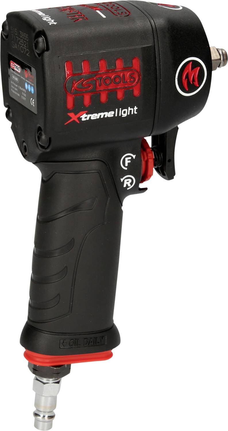 Ein schwarzer Druckluft-Schlagschrauber mit rotem Logo und Bedienelementen. Text: 'KS TOOLS Xtreme light'.