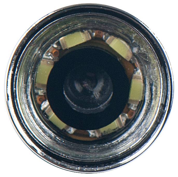 Nahaufnahme einer LED-Lampe, die von oben fotografiert wurde. Mehrere kleine LED-Chips sind kreisförmig um einen zentralen Punkt angeordnet.
