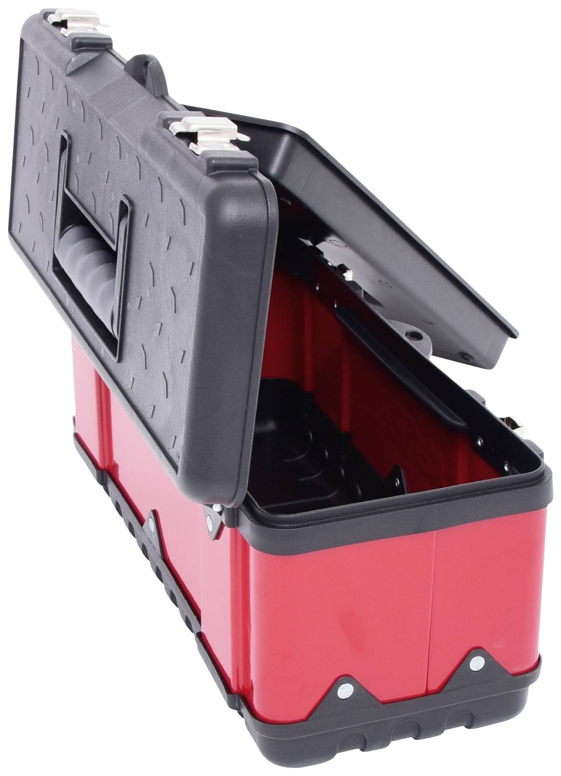 Rote Werkzeugkiste, geöffnet, zeigt leeren Innenraum. Schwarzer Deckel mit Griff und silbernen Verschlüssen.
