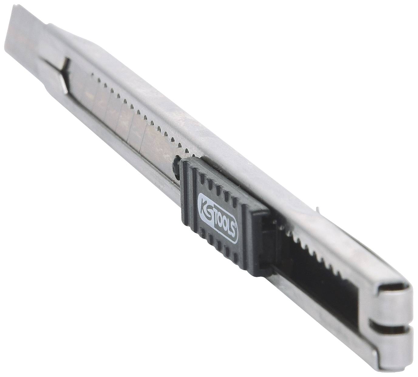 Ein silbernes Cuttermesser mit schwarzer Kunststoffverriegelung liegt auf einer weißen Oberfläche.