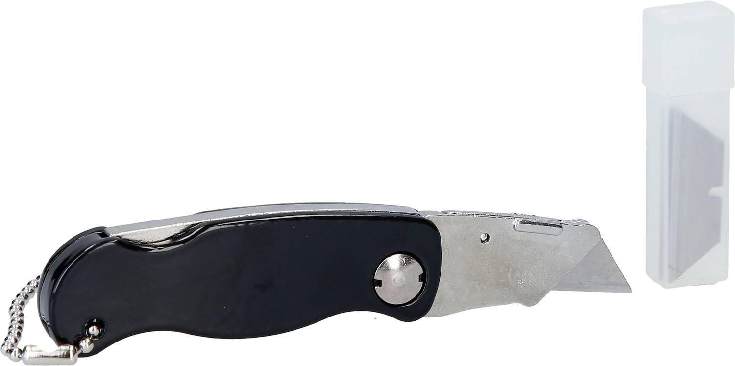 Klappbares schwarzes Universalmesser mit silberner Klinge und Ersatzklingen in einem weißen Kunststoffbehälter.