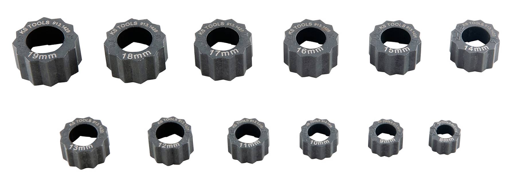 Eine Reihe von Metallwerkzeugen in unterschiedlichen Größen, von 12 mm bis 19 mm, angeordnet in zwei Reihen.
