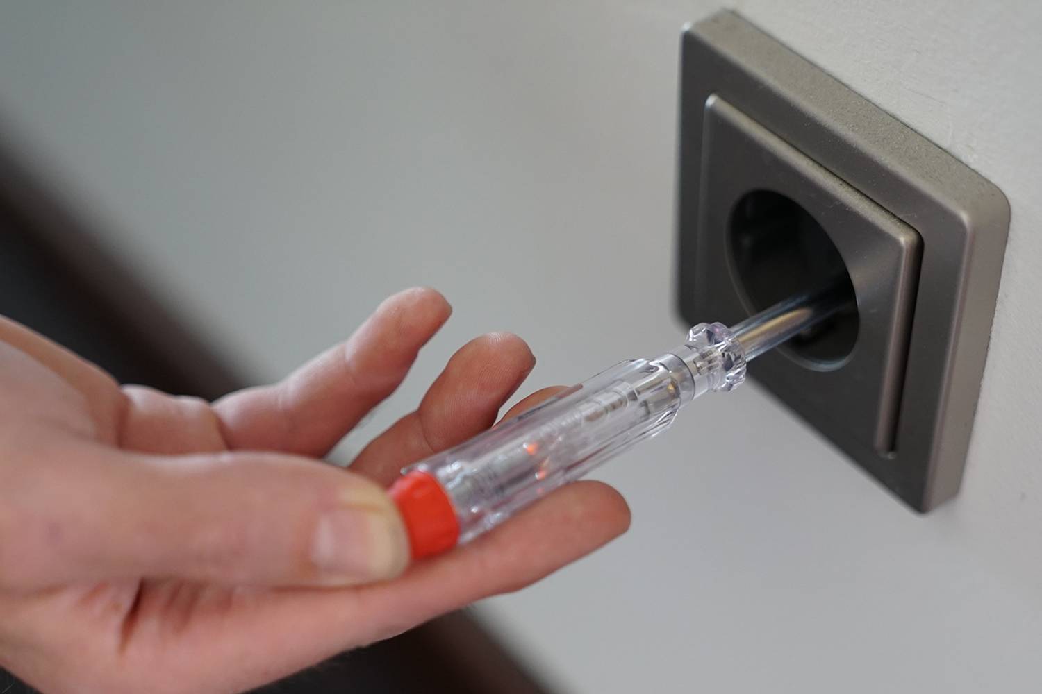 Brilliant Tools BT068001 Phasenprüfer