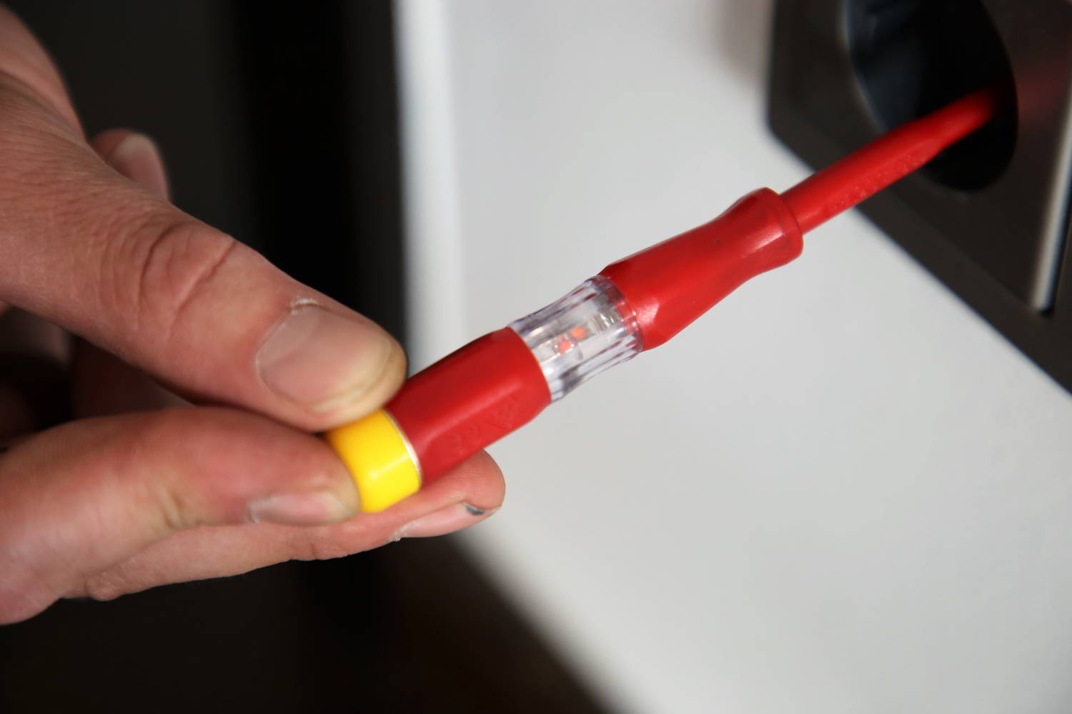 Brilliant Tools BT120900 Phasenprüfer 500V (max)