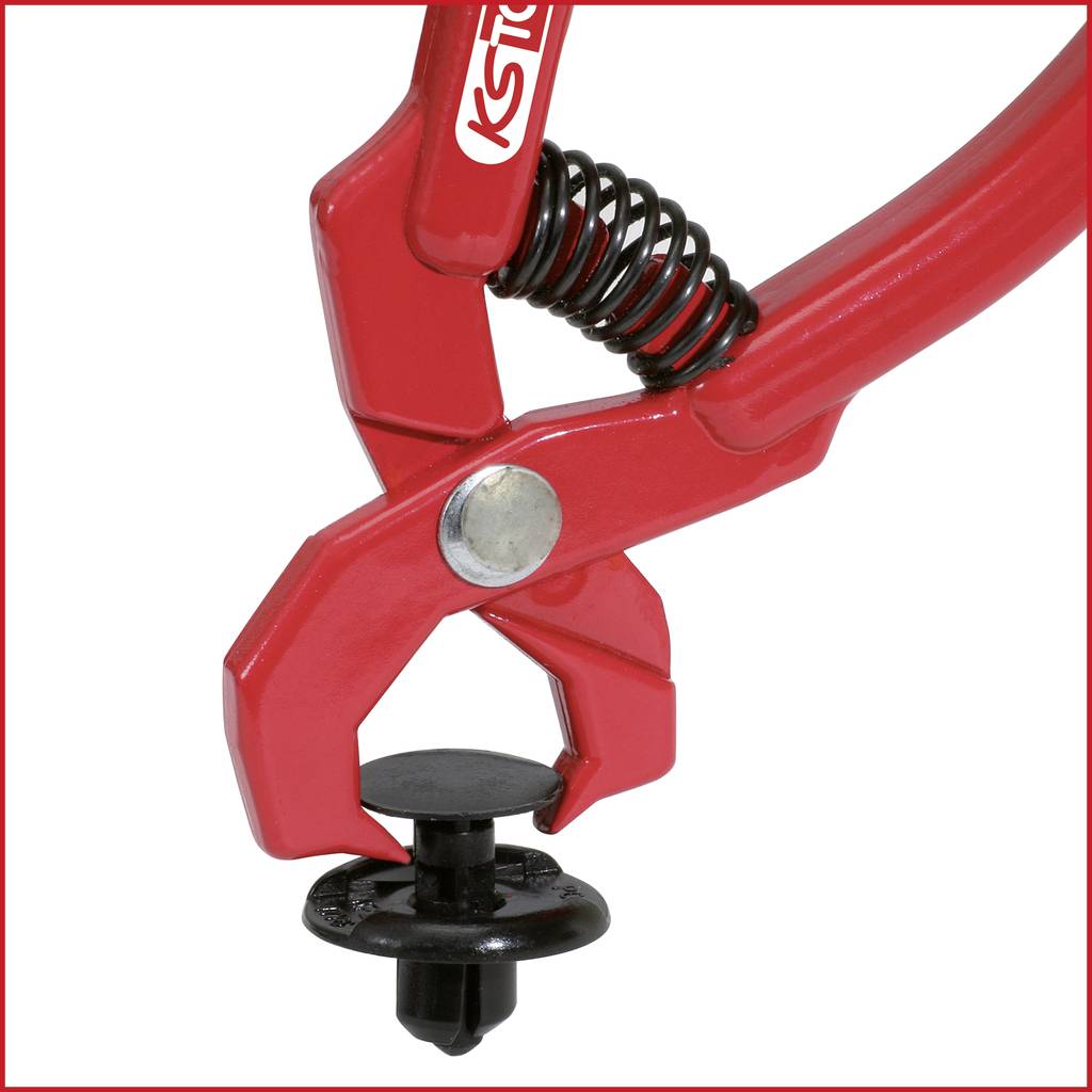 Rote Zange mit Federmoment, geöffnet um schwarzen Plastikclip zu halten. Markenname seitlich sichtbar. Werkzeug in Nahaufnahme.
