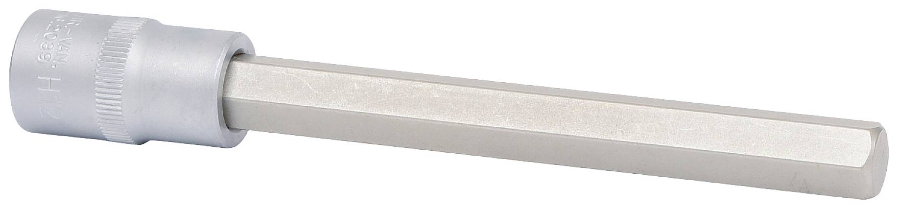 Ein silberner Sechskant-Schraubendreheraufsatz mit langem Schaft, geeignet für Schraubenschlüssel, liegt auf weißem Hintergrund.