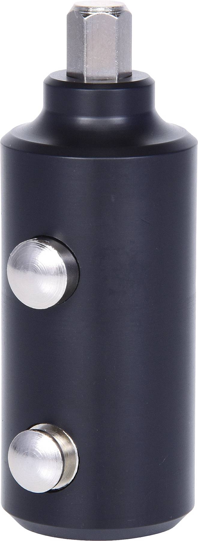 Ein schwarzer Adapter mit zwei silbernen Druckknöpfen auf der Seite. Oben befindet sich ein sechseckiger Metallstecker.