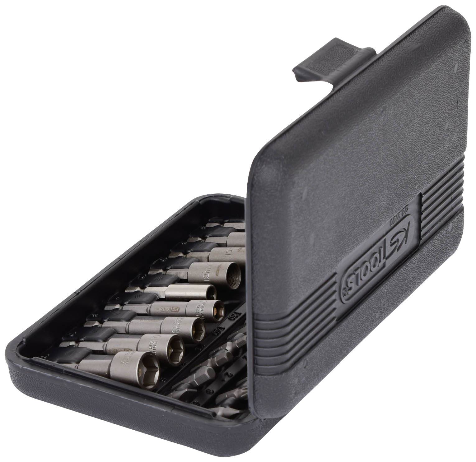 Ein schwarzes Etui mit verschiedenen Steckschlüsseleinsätzen in verschiedenen Größen, organisiert in zwei Reihen.