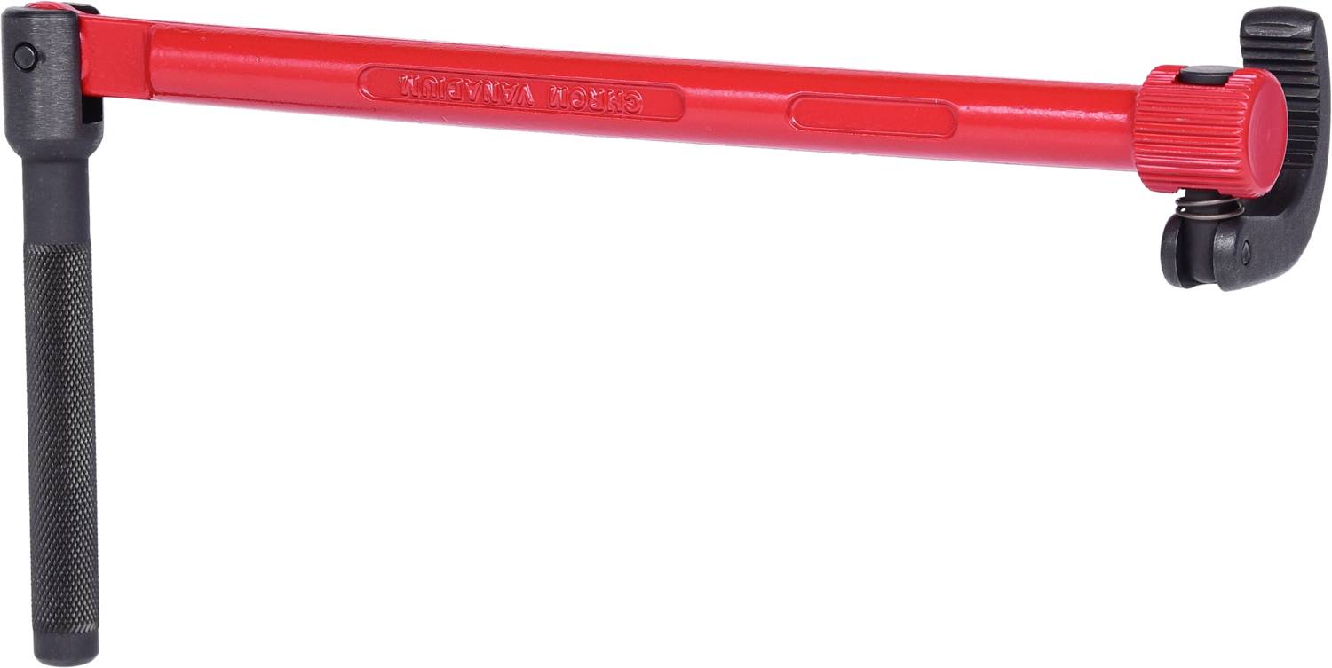 Ein roter Rohrschlüssel mit schwarzem Griff und verstellbarem Kopf, hauptsächlich zum Anziehen von Rohren verwendet.
