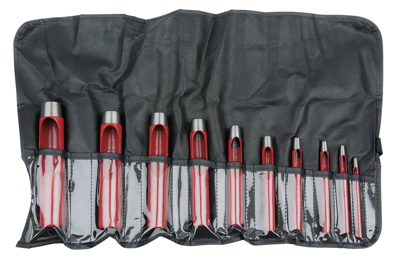 Ein Set aus neun roten Hohlstanzen in verschiedenen Größen in einer schwarzen Stofftasche.