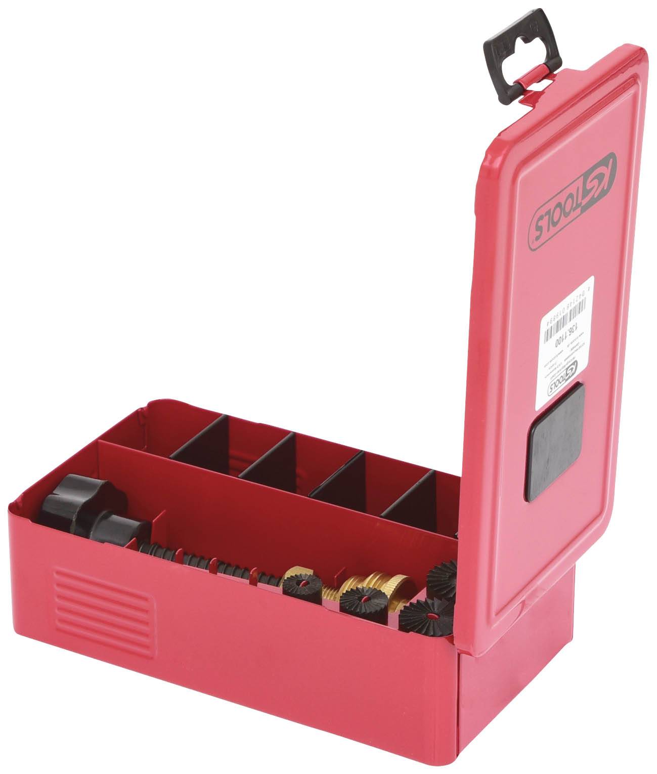 Rote Werkzeugkiste mit offenem Deckel, die mehrere kleine Schleifscheiben und Aufsätze in getrennten Fächern zeigt.