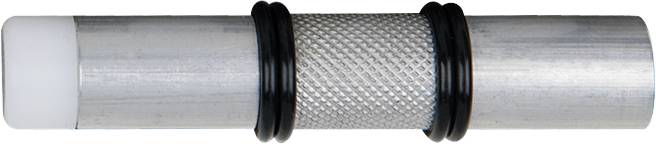 Metallrohr mit geriffelter Textur und schwarzen Gummidichtungen an den Enden, vermutlich ein Teil eines technischen Geräts oder Systems.