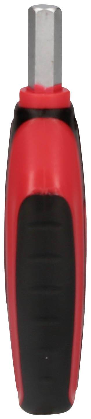 Ein roter Schraubendreher mit einem sechskantigen Metallkopf und schwarzem Griff steht vertikal vor einem weißen Hintergrund.