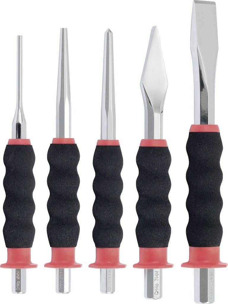 Ein Set von fünf Meißeln mit schwarzen Griffen und roten Enden in verschiedenen Formen und Größen, aufrecht nebeneinander stehend.