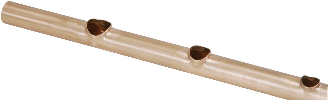 Ein kupferfarbenes Rohr mit vier herausragenden, löffelartigen Vertiefungen entlang der Oberfläche, die gleichmäßig verteilt sind.