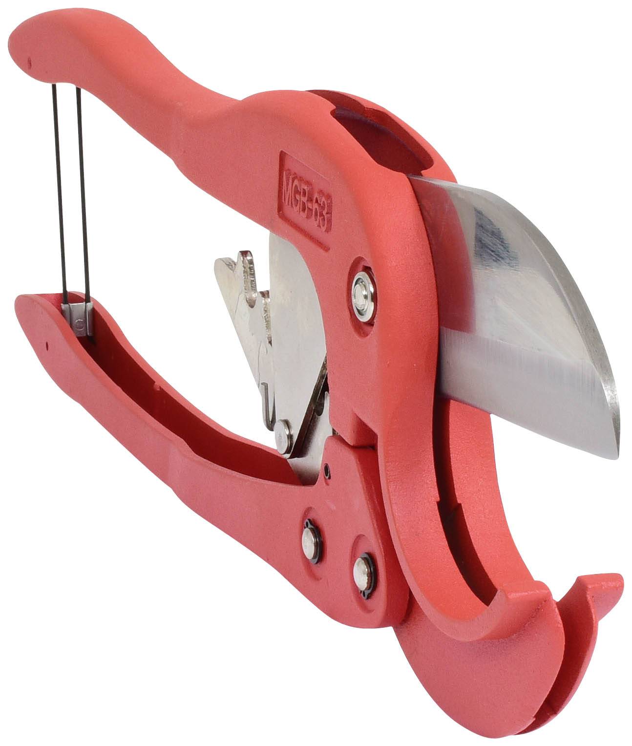 Rote Rohrschere aus Kunststoff mit scharfer Klinge, geeignet zum Schneiden von Rohren unterschiedlicher Größen.
