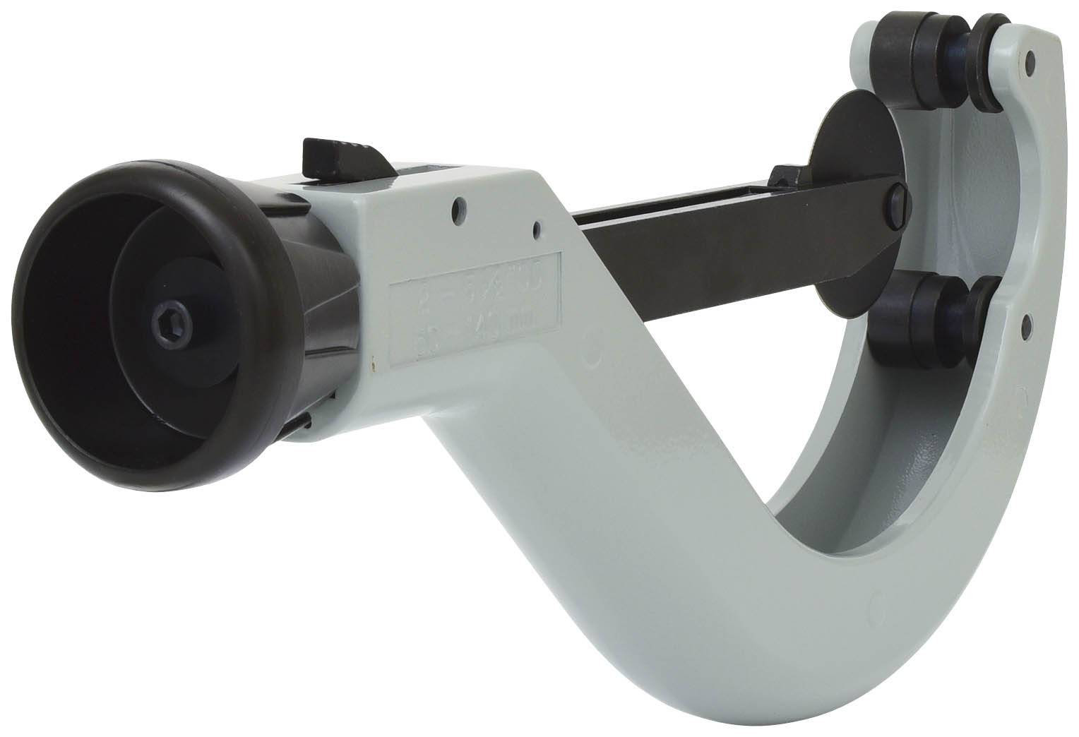 Ein großes, U-förmiges Messwerkzeug aus Metall und Kunststoff, mit einem Griff und einem rotierenden Messmechanismus an einem Ende.