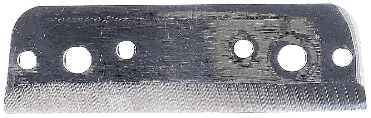 Metallklinge mit vier Löchern, möglicherweise Teil eines Werkzeugs. Glatte, glänzende Oberfläche, leicht abgenutzt.