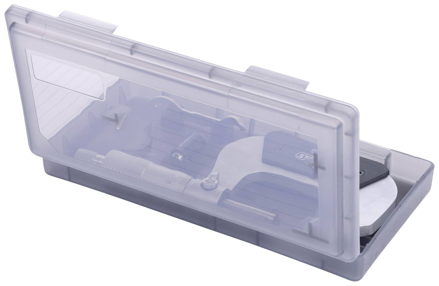 Ein Mikrometer in einem transparenten Kunststoffetui, bereit für präzise Messungen, mit leicht sichtbarem Messmechanismus.