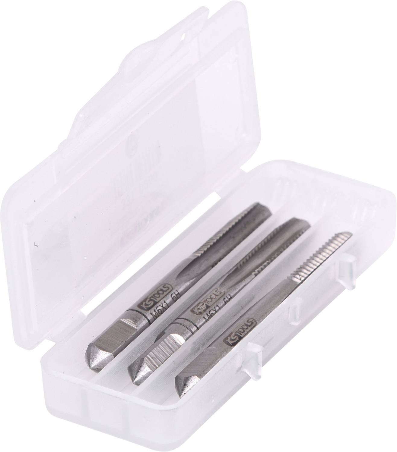 Drei silberne Gewindebohrer in einem transparenten Kunststoffetui. Sie sind unterschiedlich groß und dienen zum Schneiden von Innengewinden.