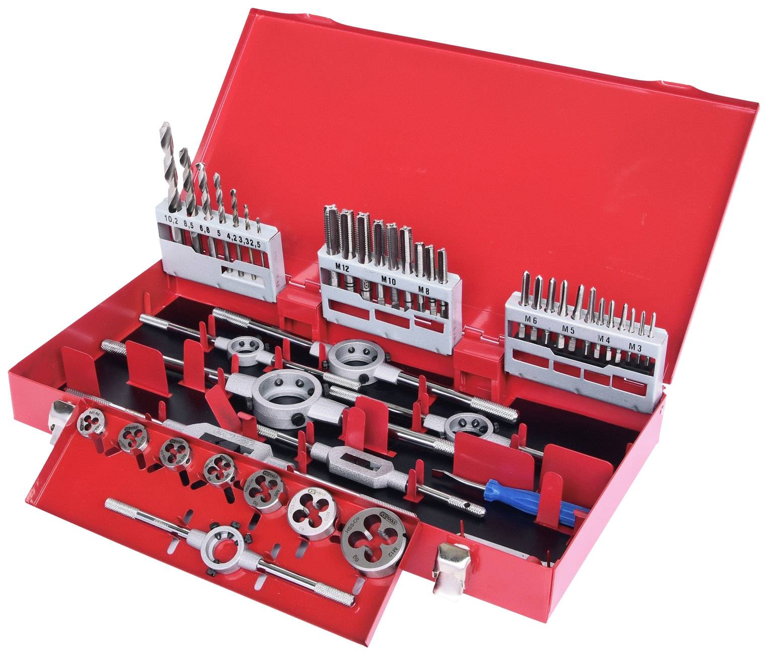 Ein roter Metallkoffer enthält ein Gewindebohrer- und Schneideisen-Set mit verschiedenen Größen und Formen, ordentlich angeordnet.