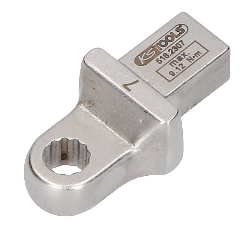 Silberfarbener Werkzeugadapter mit quadratischer Basis und rundem, gezahntem Befestigungsring. Oben ist 'KS TOOLS' eingraviert.