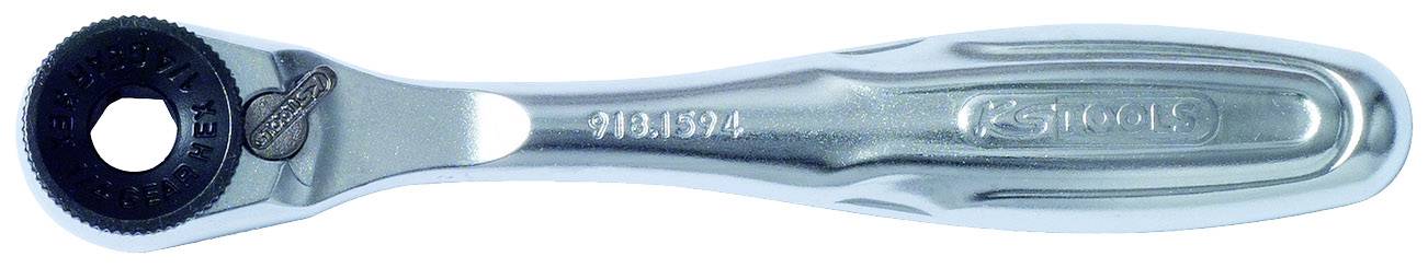 Ein glänzender Knarren-Ringschlüssel mit ergonomischem Griff und Markennamen auf dem Griff. Essenziell für mechanische Arbeiten.