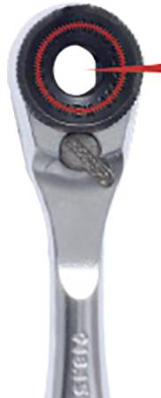 Ein silberner Steckschlüssel mit einer roten Markierung um das runde Zahnrad, das die Funktion oder Verwendung hervorhebt.