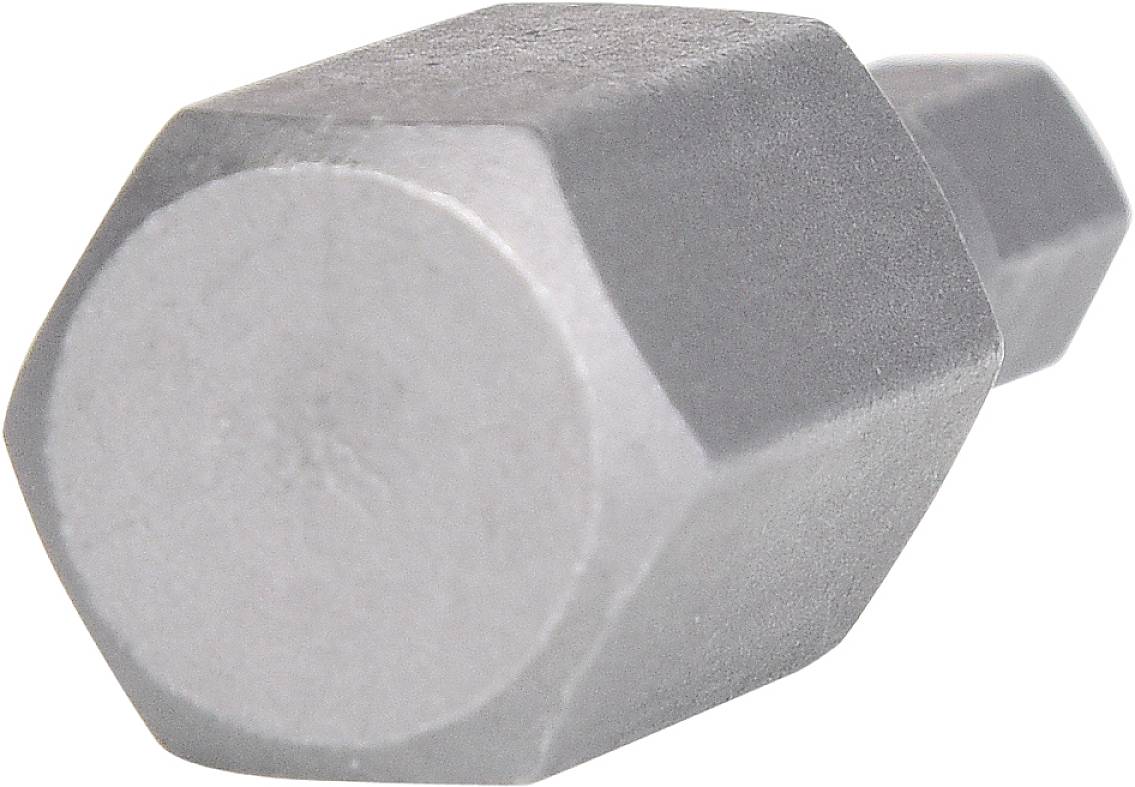 Ein sechskantiger Metalladapter mit runder Vorderseite, vermutlich ein Steckschlüssenaufsatz, auf weißem Hintergrund.