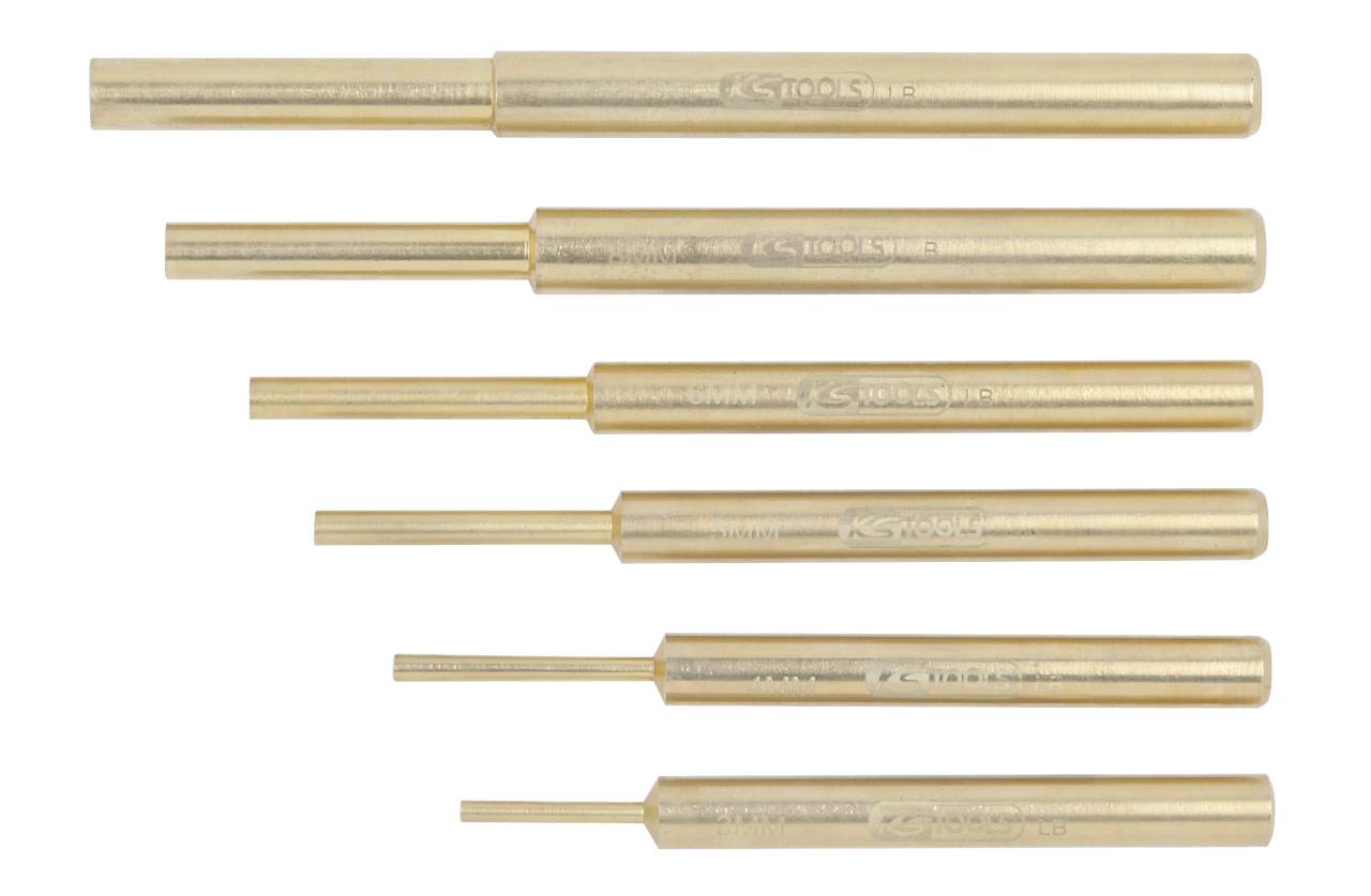 Sechs goldfarbene Bohrstifte in verschiedenen Größen, nebeneinander auf weißem Hintergrund angeordnet.