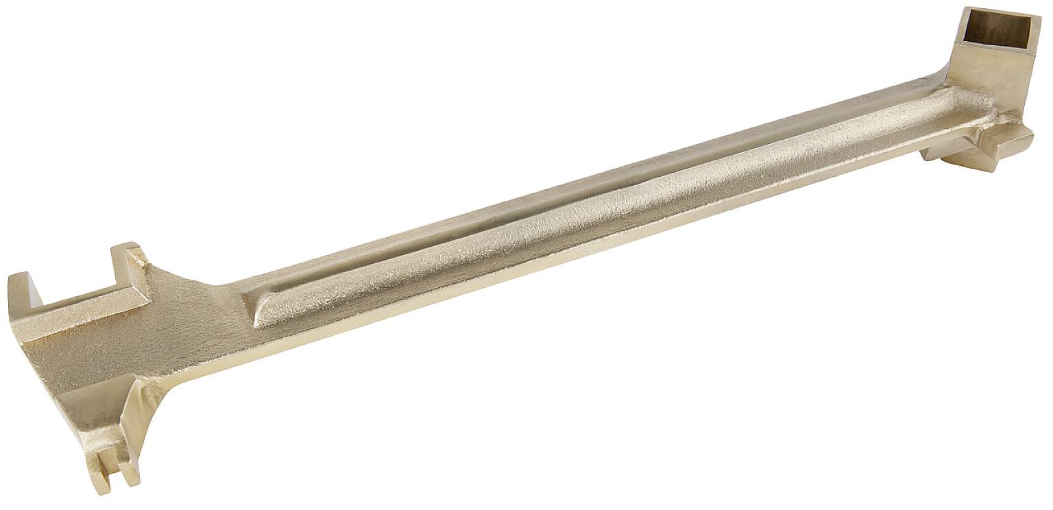 Metallteil in länglicher Form mit rechteckigen Enden. Könnte Teil einer mechanischen Struktur oder Maschine sein. Beige Farbe.