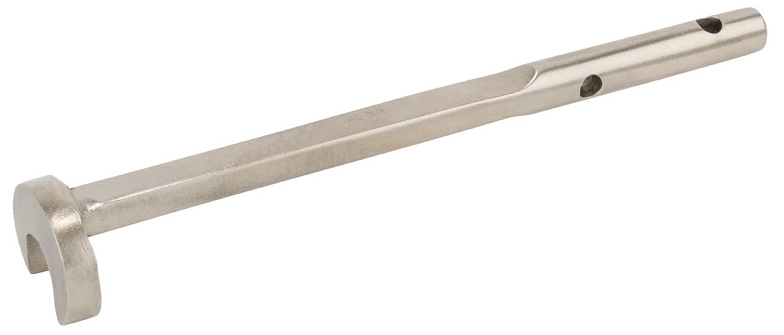 Ein metallischer, stabförmiger Gegenstand mit flachem Ende und mehreren Löchern. Möglicherweise ein Teil eines mechanischen Systems.
